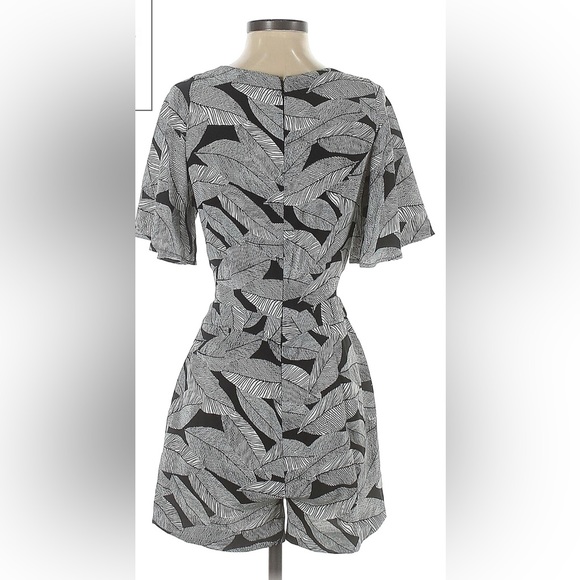 LOFT Romper Size 2P - Picture 2 of 9